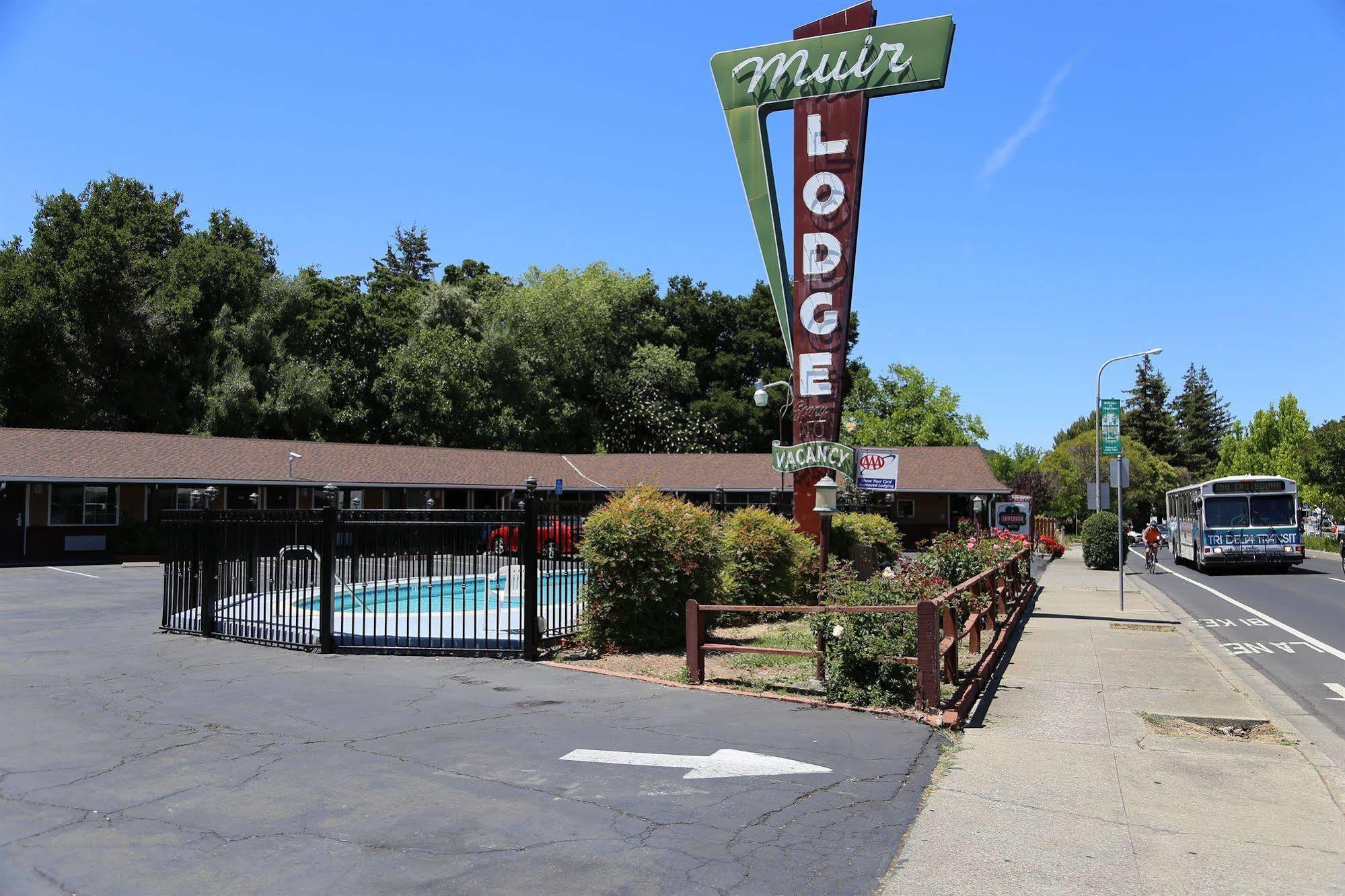 Muir Lodge Motel Martinez Buitenkant foto